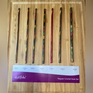 KnitPicks Mosaic Wooden Regular Crochet Hook Set 7 Plus Plastic Case, Pre-Owned